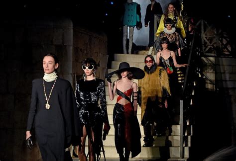 gucci castel del monte streaming|Watch the Gucci Fashion Show live from the interiors of Castel .